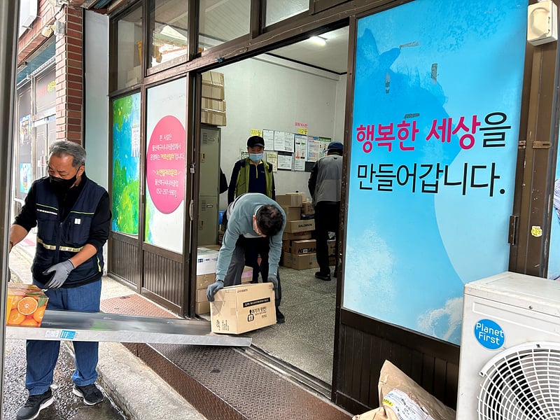 [창간 18주년 특집] 울산 60세 이상 취업자 12만명 돌파… 삶의 현장 곳곳서 비지땀 ‘시니어 전성시대’